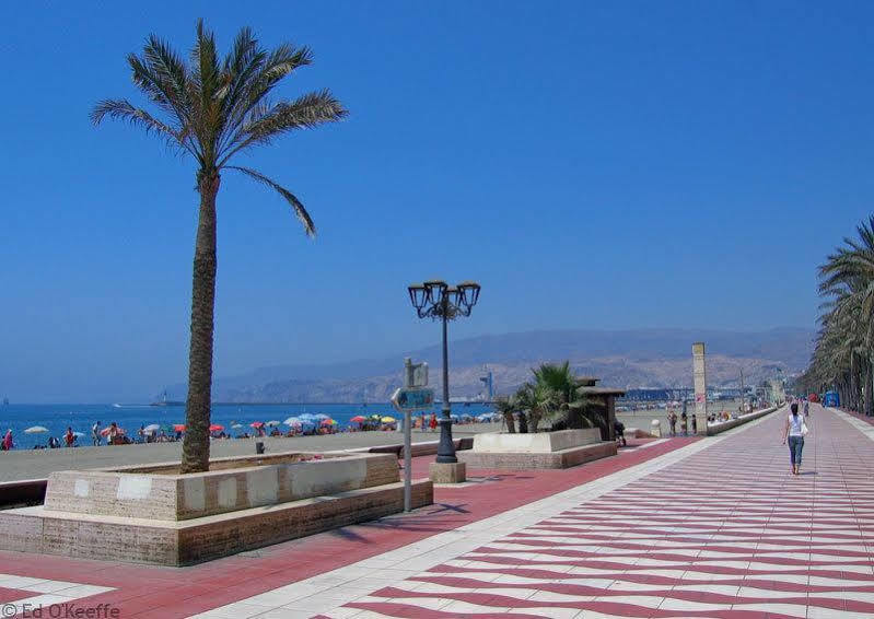 Apartamentos 16:9 Playa Suites Almería Eksteriør billede